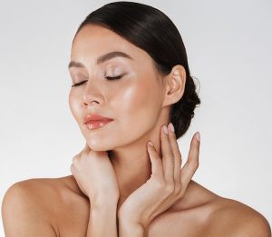 trị mụn cho da dầu mùa hè