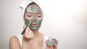 đắp mặt nạ đất sét