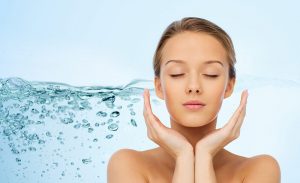 Công dụng của nước ấm, nước lạnh đối với làn da