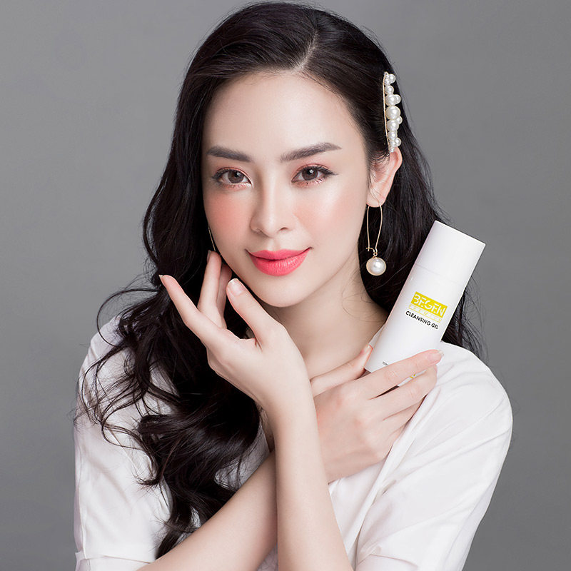 chăm sóc da với Kem Chống Nắng Tế Bào Gốc Ultra Collagen SunsCreen SPF50+